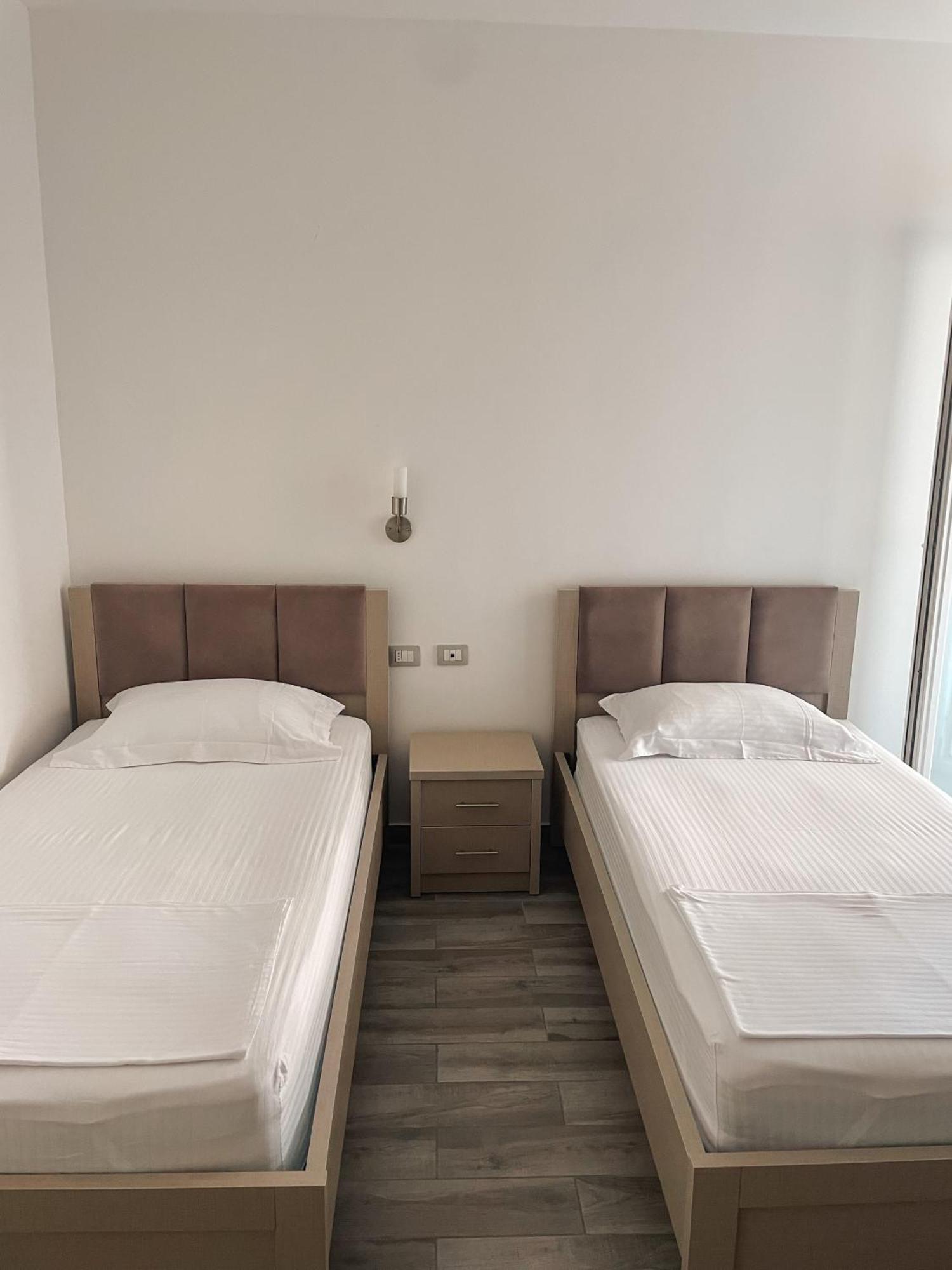 Aqua Holiday Apartments Vlore Bilik gambar